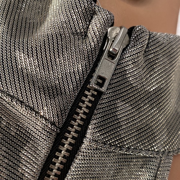 TOPSHOP - NWT - tank: metallic cheetah print lined halter neck crop w zip - 12 - Picture 15 of 16